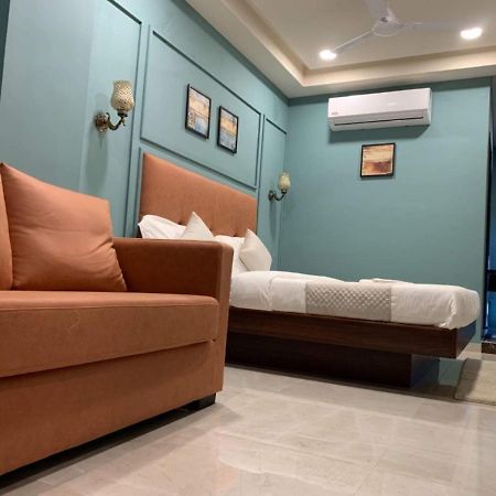 Hotel Radha Krishna Ānand Extérieur photo