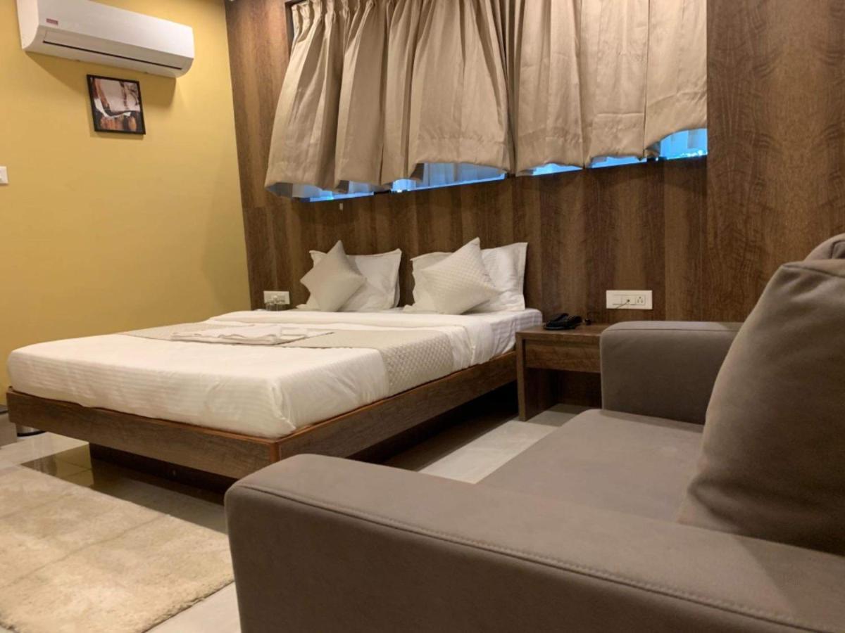 Hotel Radha Krishna Ānand Extérieur photo